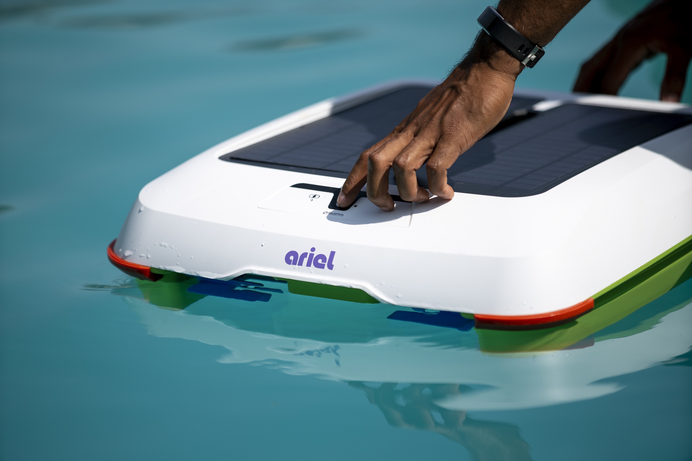 Intelligent Swimming Pool Cleaner Robot Ariel Debuts at CES 2021