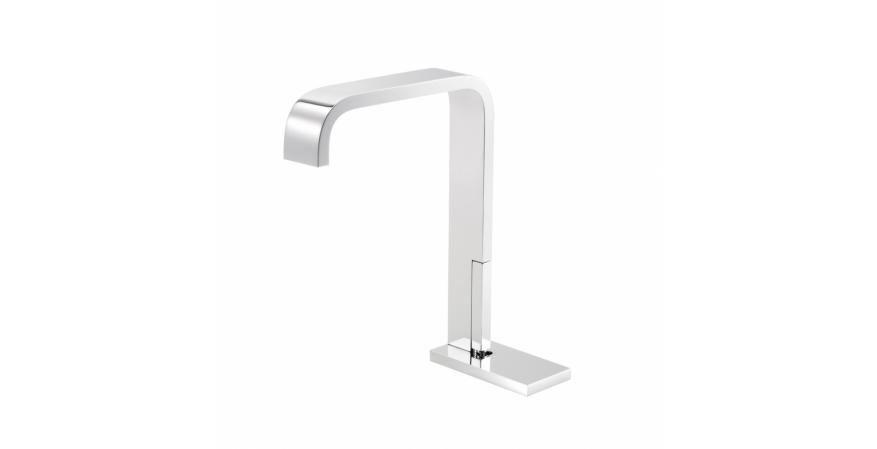 Single-lever sink mixer in chrome