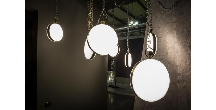 Staffan Tollgard’s Timeless pendant light for Contardi was reminiscent of a pocket watch, with softly curved opaline glass lights hung on metal links.