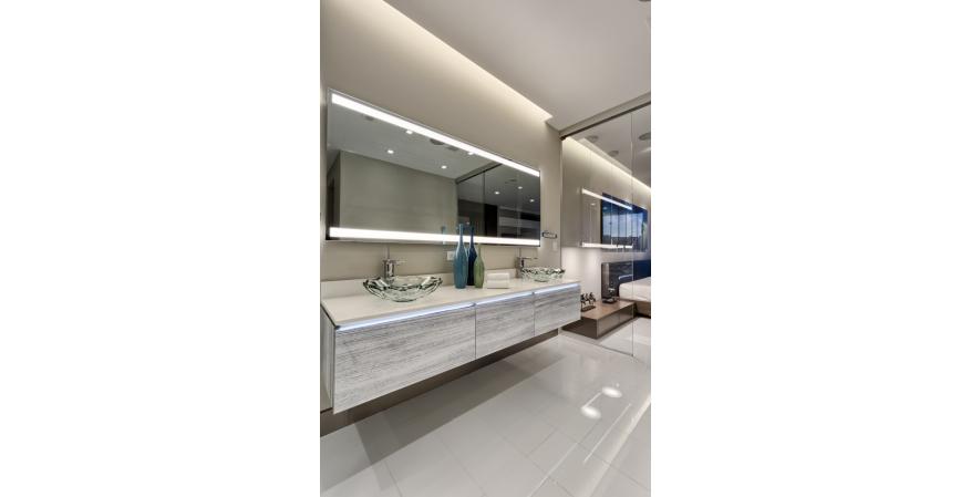 Bath products manufacturer Robern has launched a new line of lighted wall mirrors that lets designers and architects customized their options in various ways.