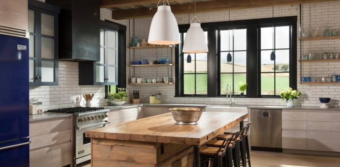 L-shaped, farmhouse-style kitchen in Montana