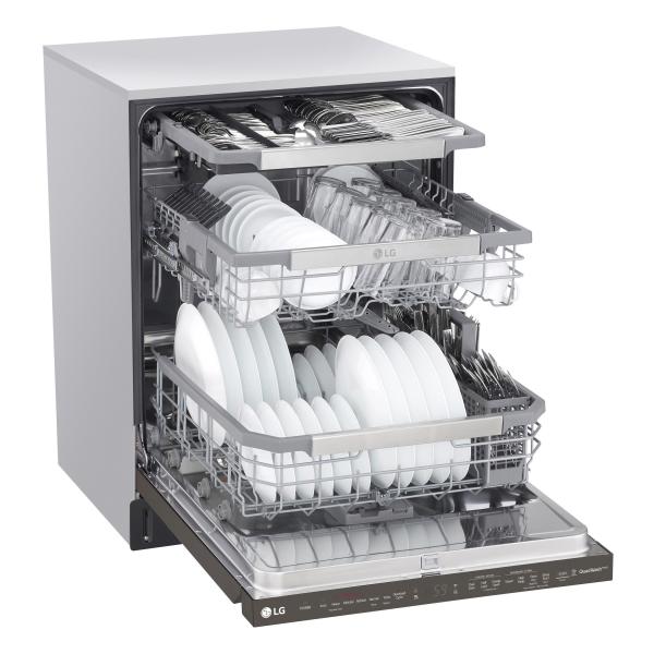 LG QuadWash dishwashers with Dynamic Dry Technology open