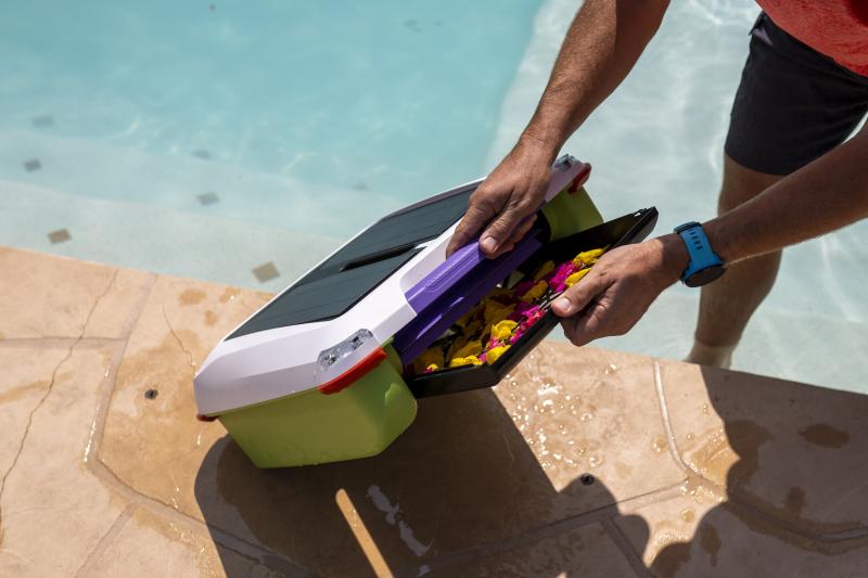 Robot Ariel Intelligent Swimming Pool Cleaning Debuts at CES